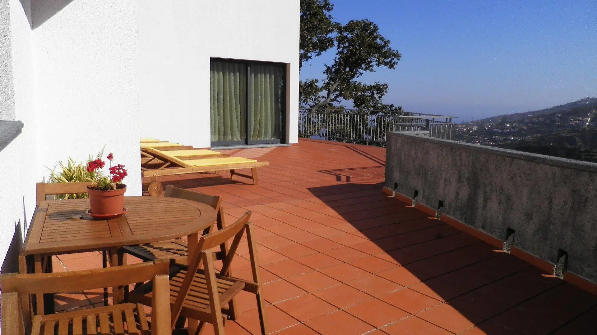 Villa Luz - Family House Vacations- Large Private Outdoor Area Santa Cruz   Santa Cruz (Madeira)